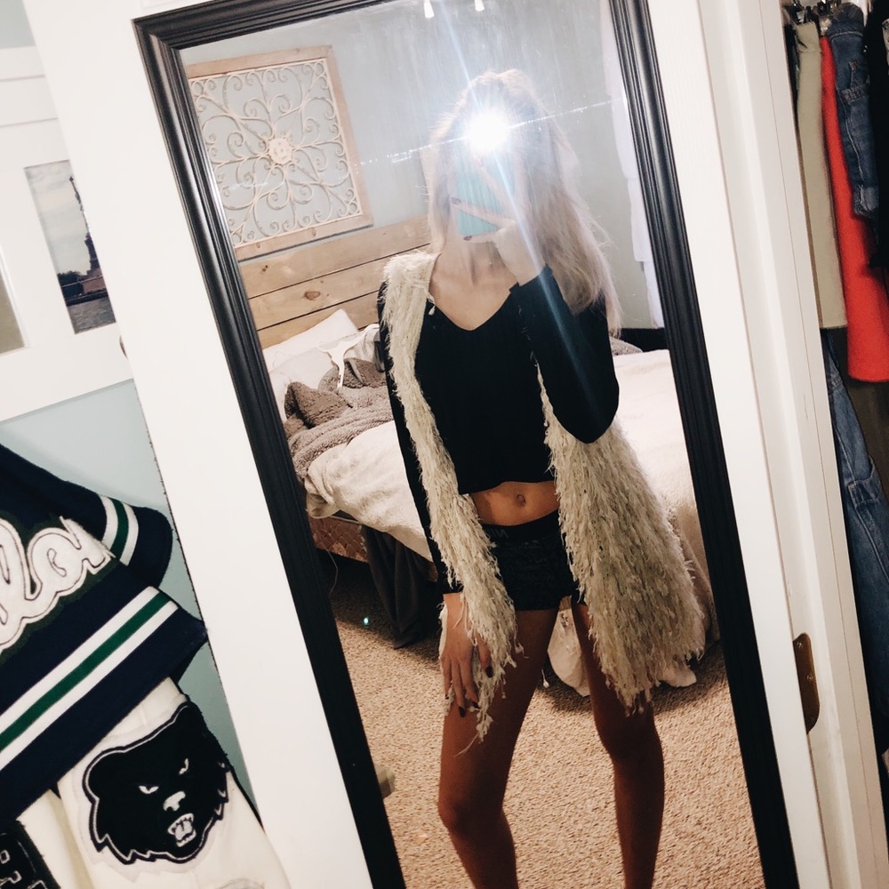 Sleeveless cream cardigan